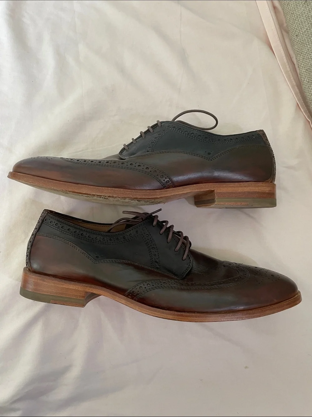 Johnson and Murphy Classic Two-Tone Wingtip Oxfords in Browns Sz 11.5M